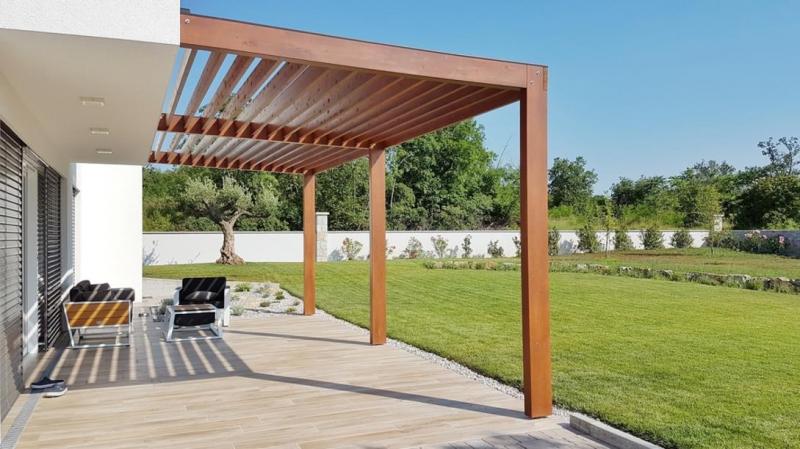 Pergola en bois &agrave; Hazebrouck, comment cr&eacute;er un coin ombrag&eacute; ?